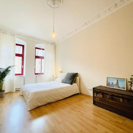 Appartement Stilvolle Altbauwohnung Am Rande Der Dresdner Neustadt